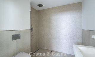 Modernistische haflvrijstaande villa te koop dicht bij voorzieningen in Guadalmina golf en San Pedro centrum, Marbella 794668 