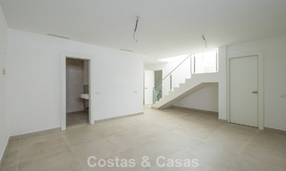 Modernistische haflvrijstaande villa te koop dicht bij voorzieningen in Guadalmina golf en San Pedro centrum, Marbella 794669 