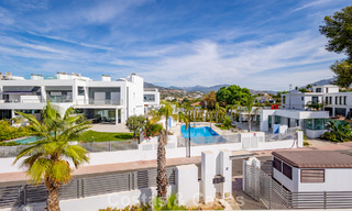 Modernistische haflvrijstaande villa te koop dicht bij voorzieningen in Guadalmina golf en San Pedro centrum, Marbella 794673 