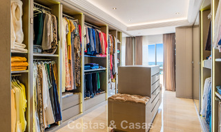 Ruim duplex penthouse met panoramisch zeezicht te koop in een gesloten woonwijk in Marbella - Benahavis 794849 