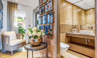 Ruim duplex penthouse met panoramisch zeezicht te koop in een gesloten woonwijk in Marbella - Benahavis 794871 