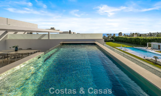 Ultramoderne halfvrijstaande villa met privétuin en -zwembad te koop aan de Golden Mile, Marbella 795009 