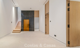 Ultramoderne halfvrijstaande villa met privétuin en -zwembad te koop aan de Golden Mile, Marbella 795013 