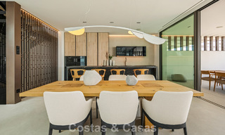 Ultramoderne halfvrijstaande villa met privétuin en -zwembad te koop aan de Golden Mile, Marbella 795021 