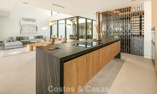 Ultramoderne halfvrijstaande villa met privétuin en -zwembad te koop aan de Golden Mile, Marbella 795025 