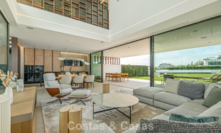 Ultramoderne halfvrijstaande villa met privétuin en -zwembad te koop aan de Golden Mile, Marbella 795031 