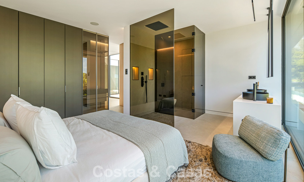 Ultramoderne halfvrijstaande villa met privétuin en -zwembad te koop aan de Golden Mile, Marbella 795039