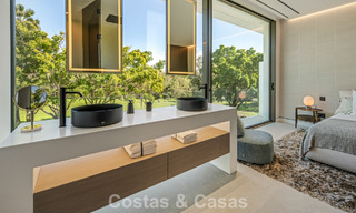 Ultramoderne halfvrijstaande villa met privétuin en -zwembad te koop aan de Golden Mile, Marbella 795040 