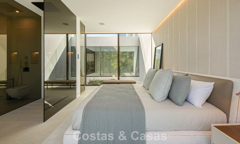 Ultramoderne halfvrijstaande villa met privétuin en -zwembad te koop aan de Golden Mile, Marbella 795044