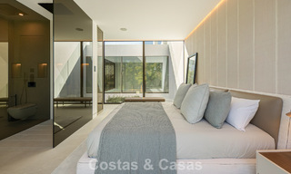 Ultramoderne halfvrijstaande villa met privétuin en -zwembad te koop aan de Golden Mile, Marbella 795044 