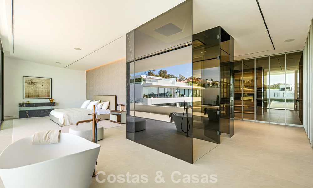 Ultramoderne halfvrijstaande villa met privétuin en -zwembad te koop aan de Golden Mile, Marbella 795049
