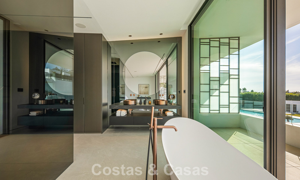 Ultramoderne halfvrijstaande villa met privétuin en -zwembad te koop aan de Golden Mile, Marbella 795053