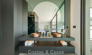 Ultramoderne halfvrijstaande villa met privétuin en -zwembad te koop aan de Golden Mile, Marbella 795055 