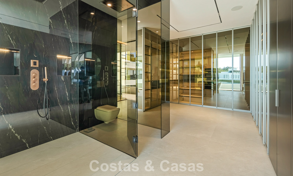 Ultramoderne halfvrijstaande villa met privétuin en -zwembad te koop aan de Golden Mile, Marbella 795059