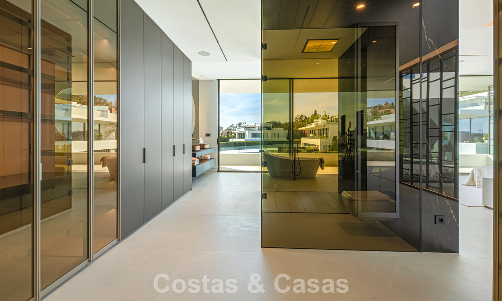 Ultramoderne halfvrijstaande villa met privétuin en -zwembad te koop aan de Golden Mile, Marbella 795060