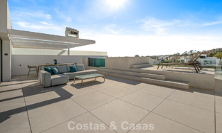 Ultramoderne halfvrijstaande villa met privétuin en -zwembad te koop aan de Golden Mile, Marbella 795065 