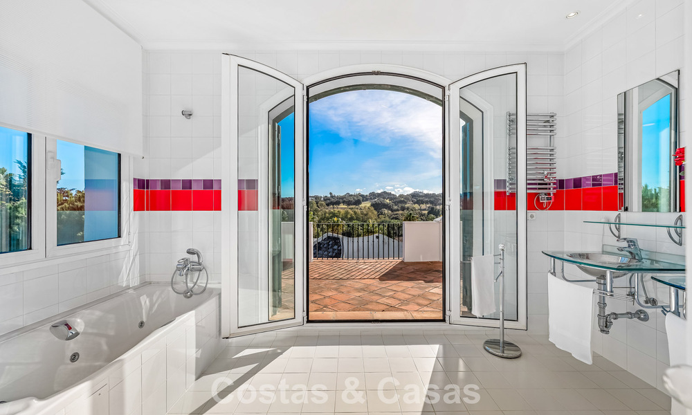 Authentieke Andalusische villa met idyllisch, panoramisch golfzicht te koop in Sotogrande Alto, Costa del Sol 795179