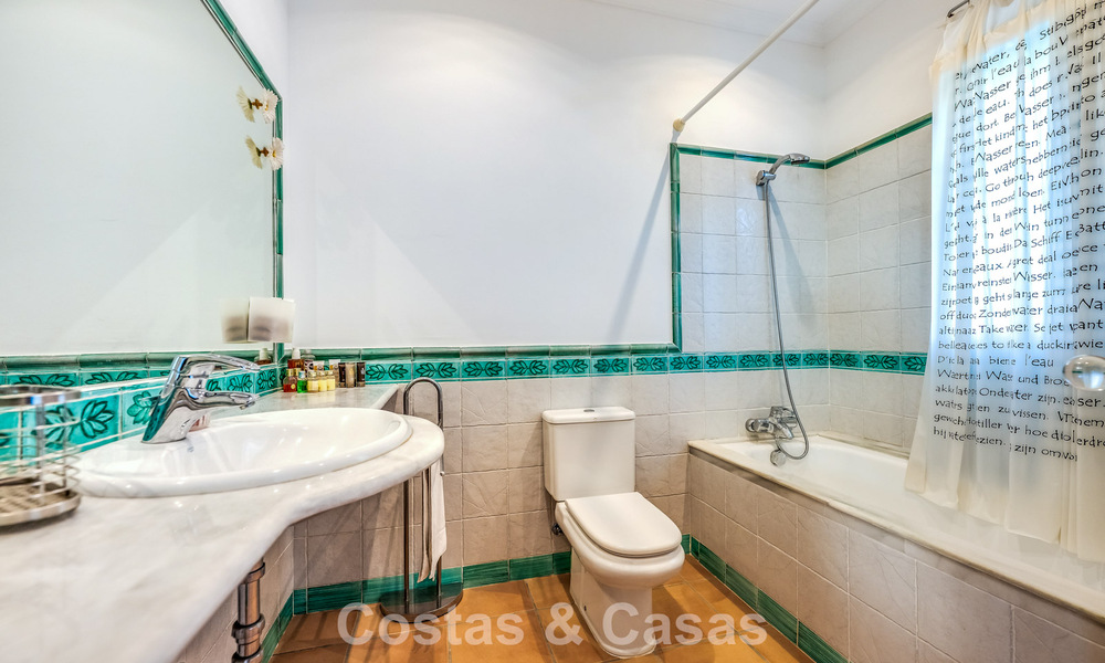 Authentieke Andalusische villa met idyllisch, panoramisch golfzicht te koop in Sotogrande Alto, Costa del Sol 795216