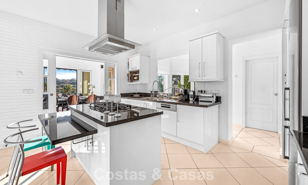 Authentieke Andalusische villa met idyllisch, panoramisch golfzicht te koop in Sotogrande Alto, Costa del Sol 795220