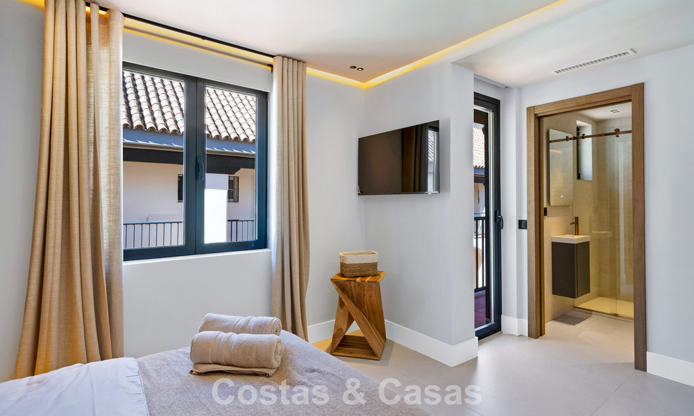 Stijlvol gemoderniseerd herenhuis te koop op wandelafstand van het strand in Puerto Banus, Marbella 795308