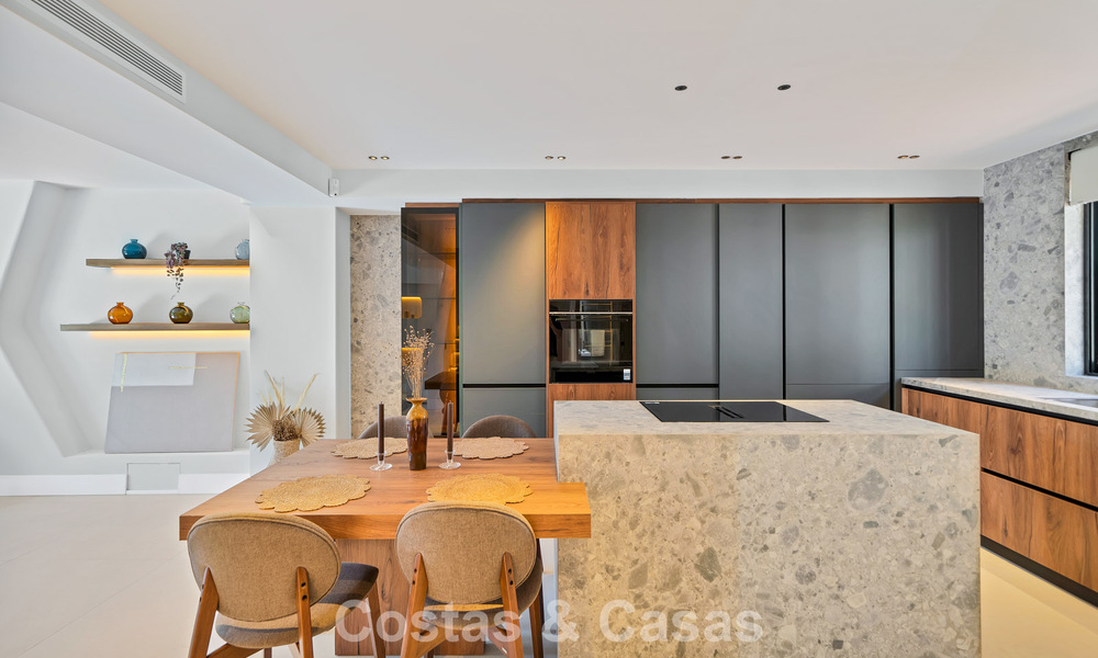 Stijlvol gemoderniseerd herenhuis te koop op wandelafstand van het strand in Puerto Banus, Marbella 795324