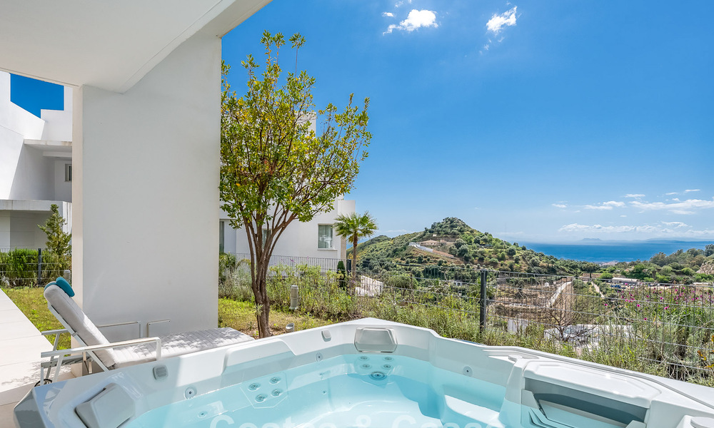 Luxueus, hedendaags tuinappartement met zeezicht te koop in een boutique complex nabij Marbella stad 795341