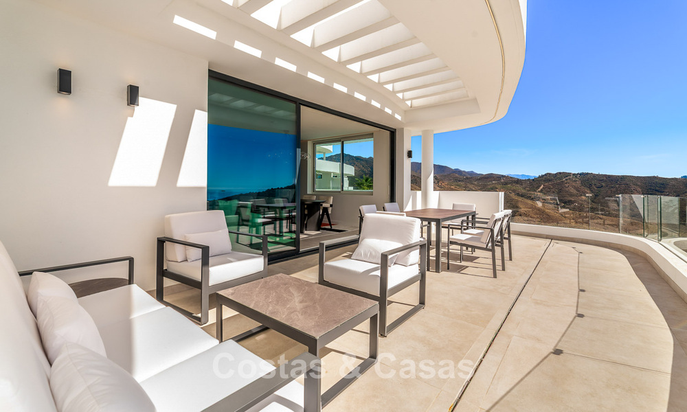 Instapklaar, avant-gardist appartement met subliem zeezicht te koop op luttele minuten van Marbella stad 795353