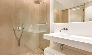 Lichtrijk appartement met zeezicht te koop in een resort-stijl complex op korte afstand van Marbella stad 795365 