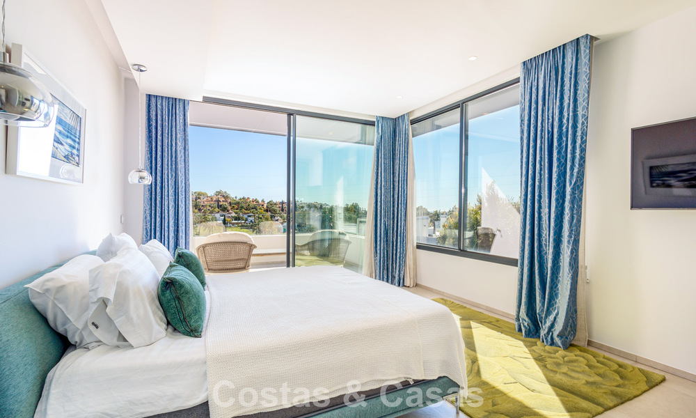 Instapklare, moderne villa op loopafstand van een golfclubhuis op de New Golden Mile tussen Marbella en Estepona 795381