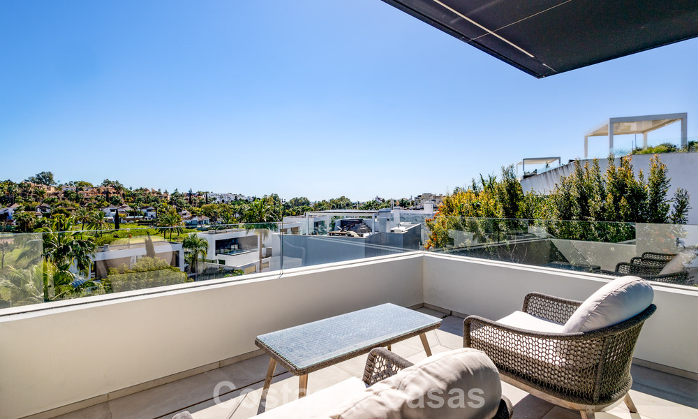 Instapklare, moderne villa op loopafstand van een golfclubhuis op de New Golden Mile tussen Marbella en Estepona 795384