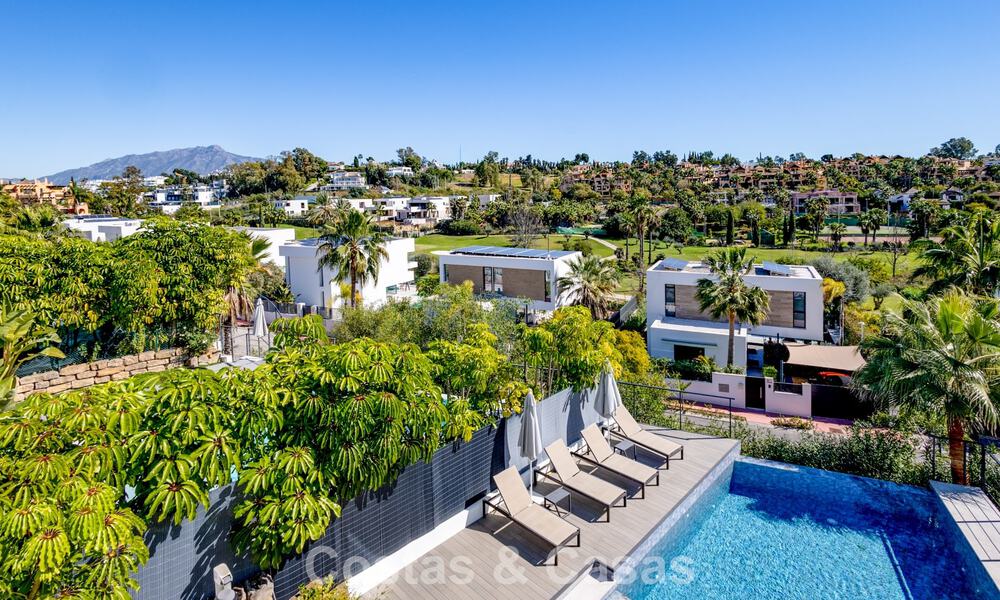 Instapklare, moderne villa op loopafstand van een golfclubhuis op de New Golden Mile tussen Marbella en Estepona 795385