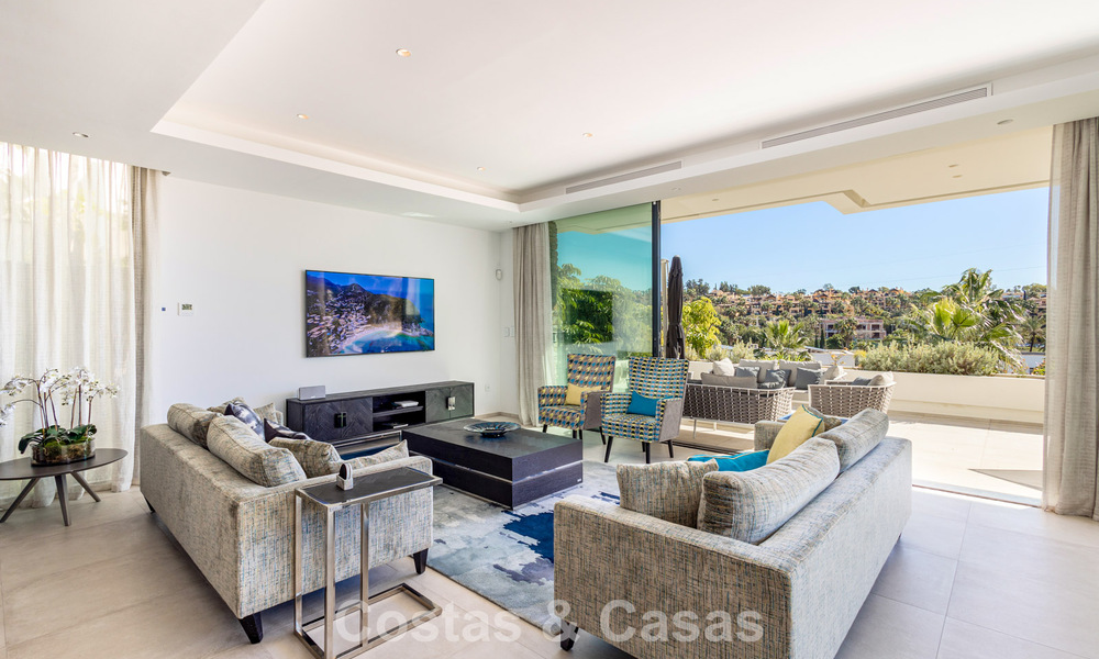 Instapklare, moderne villa op loopafstand van een golfclubhuis op de New Golden Mile tussen Marbella en Estepona 795392