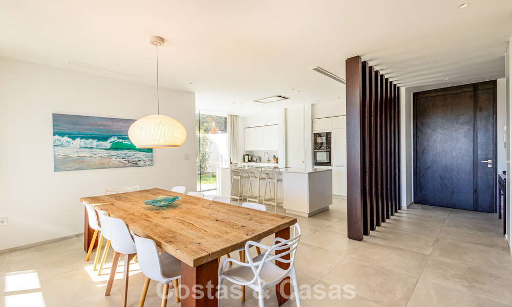 Instapklare, moderne villa op loopafstand van een golfclubhuis op de New Golden Mile tussen Marbella en Estepona 795394