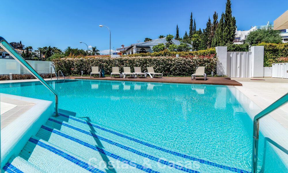 Eigentijds, tuinappartement te koop op enkele minuten lopen van het strand en Puerto Banus, Marbella 795723