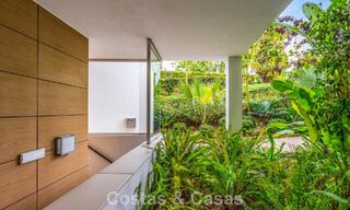 Eigentijds, tuinappartement te koop op enkele minuten lopen van het strand en Puerto Banus, Marbella 795727 