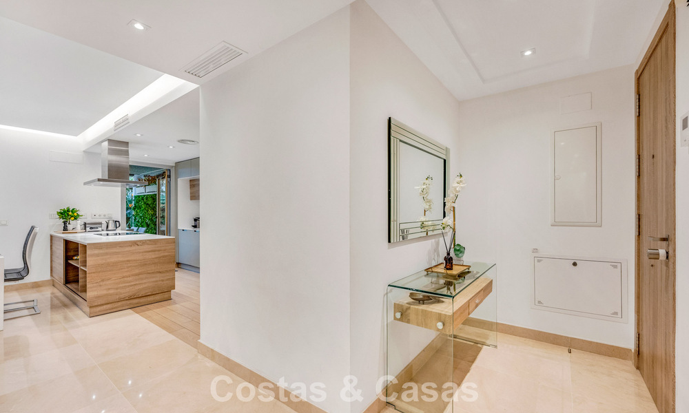 Eigentijds, tuinappartement te koop op enkele minuten lopen van het strand en Puerto Banus, Marbella 795737