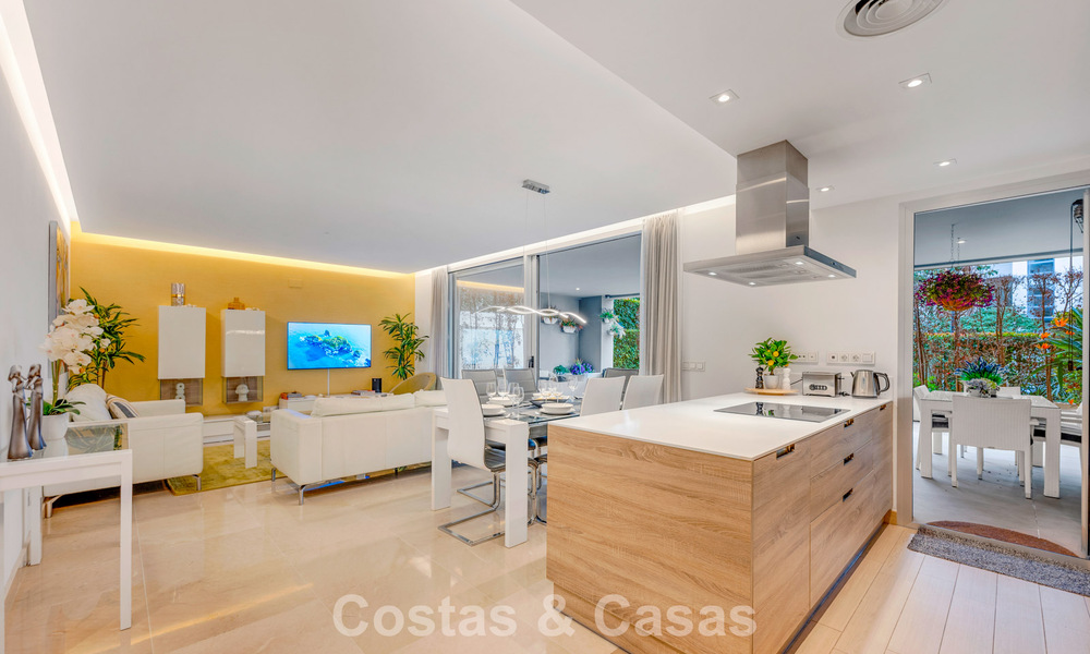 Eigentijds, tuinappartement te koop op enkele minuten lopen van het strand en Puerto Banus, Marbella 795740