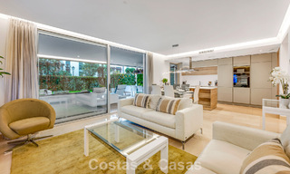 Eigentijds, tuinappartement te koop op enkele minuten lopen van het strand en Puerto Banus, Marbella 795744 