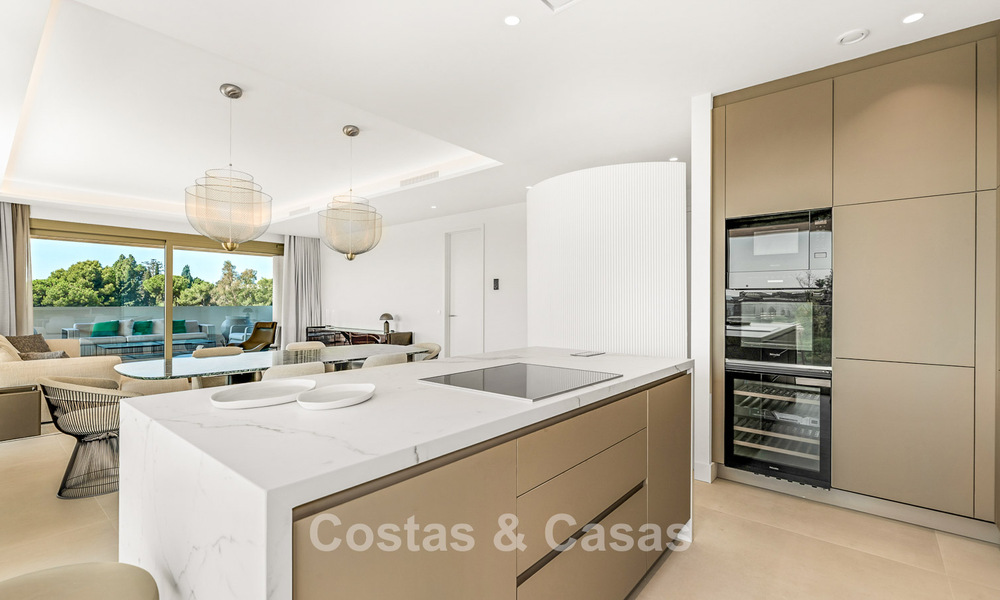 Luxe appartement te koop met panoramische uitzichten op Marbella’s Golden Mile vlakbij het strand en Puerto Banus 796001