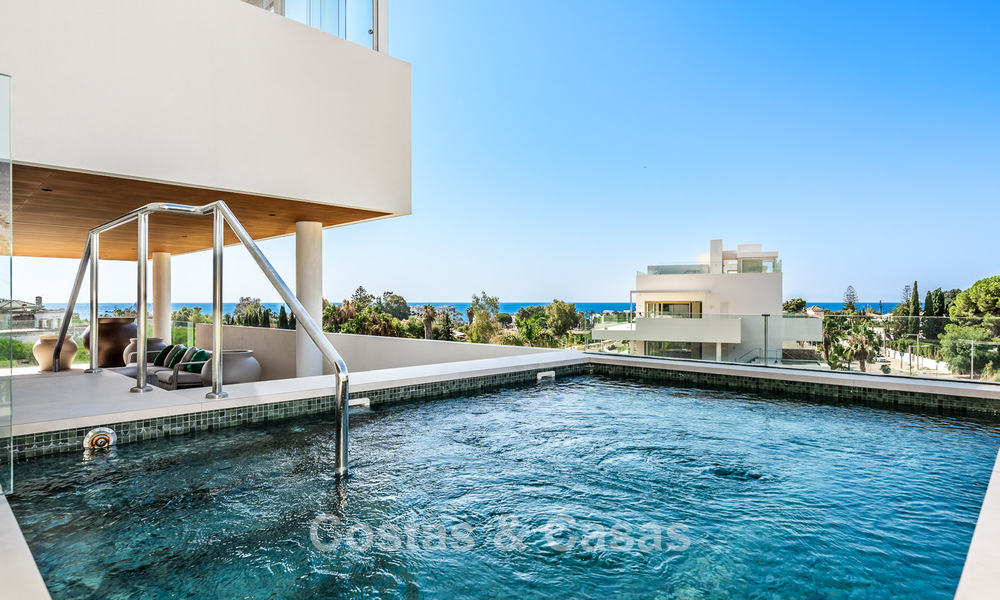 Luxe appartement te koop met panoramische uitzichten op Marbella’s Golden Mile vlakbij het strand en Puerto Banus 796008