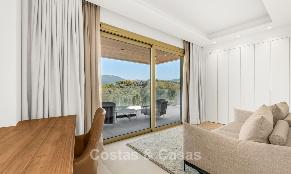 Luxe appartement te koop met panoramische uitzichten op Marbella’s Golden Mile vlakbij het strand en Puerto Banus 796009