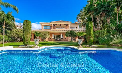 Elegante Andalusische luxevilla met grote tuin te koop in Nueva Andalucia’s golfvallei, Marbella 795401