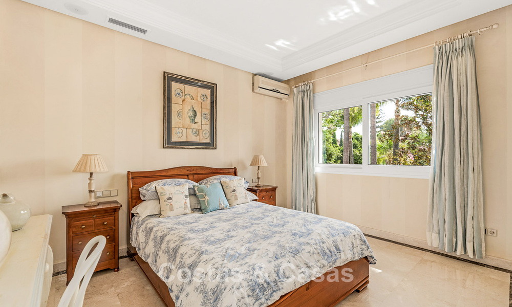 Elegante Andalusische luxevilla met grote tuin te koop in Nueva Andalucia’s golfvallei, Marbella 795409