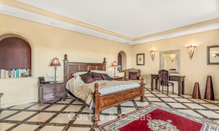 Elegante Andalusische luxevilla met grote tuin te koop in Nueva Andalucia’s golfvallei, Marbella 795412 