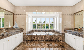 Elegante Andalusische luxevilla met grote tuin te koop in Nueva Andalucia’s golfvallei, Marbella 795413 