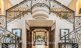 Elegante Andalusische luxevilla met grote tuin te koop in Nueva Andalucia’s golfvallei, Marbella 795415 