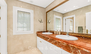 Elegante Andalusische luxevilla met grote tuin te koop in Nueva Andalucia’s golfvallei, Marbella 795419 
