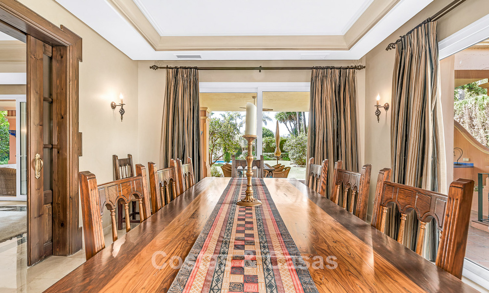 Elegante Andalusische luxevilla met grote tuin te koop in Nueva Andalucia’s golfvallei, Marbella 795421