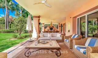 Elegante Andalusische luxevilla met grote tuin te koop in Nueva Andalucia’s golfvallei, Marbella 795424 