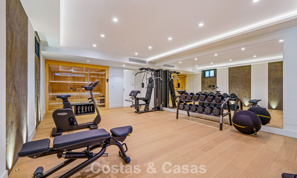 Elegante designvilla met panoramisch uitzicht te koop over de golfvallei van Nueva Andalucia, Marbella 795674